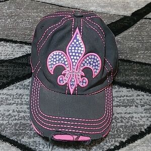RHINESTONES EMBROIDERED FLEUR-DE-LIS DISTRESSED HAT